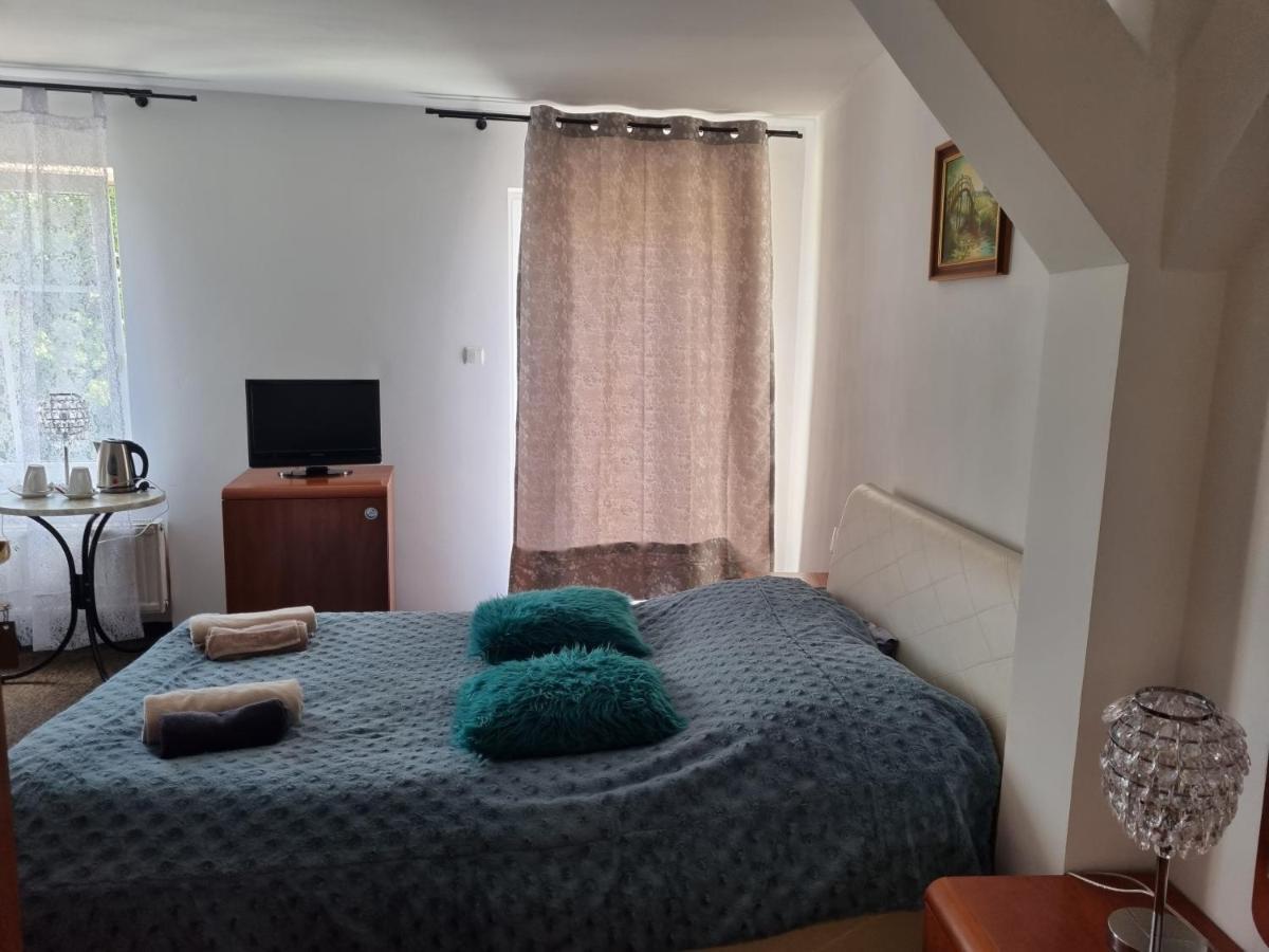 Bed and Breakfast Przy Zelaznym Moscie Клодзко Экстерьер фото