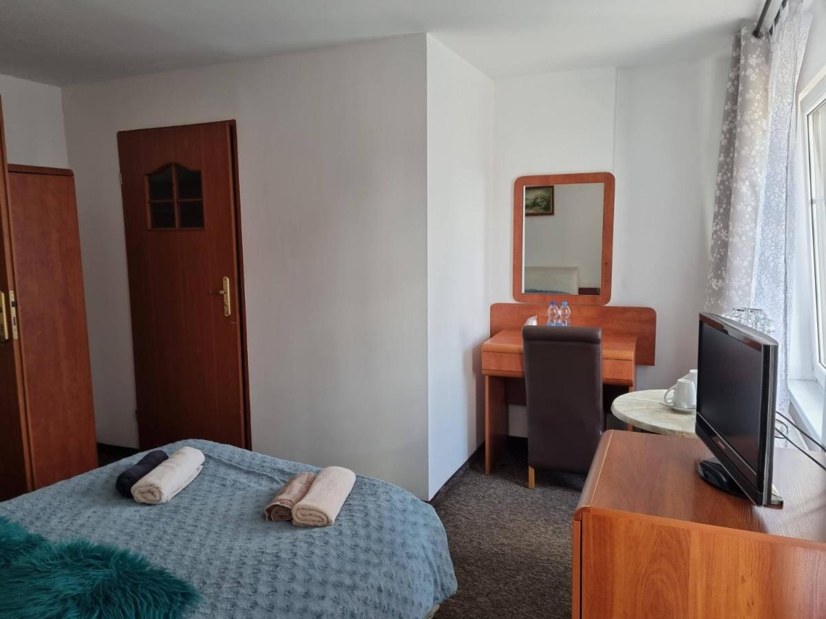 Bed and Breakfast Przy Zelaznym Moscie Клодзко Экстерьер фото