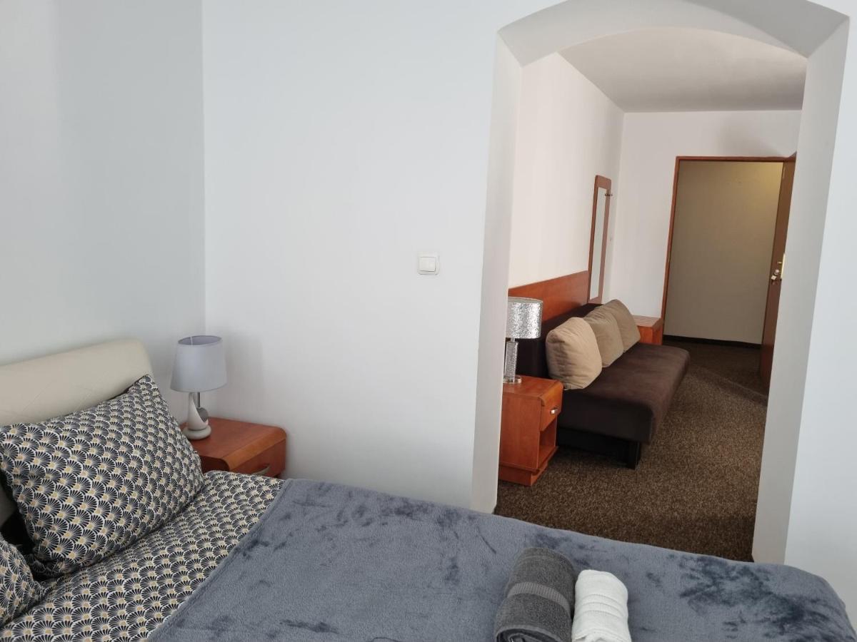 Bed and Breakfast Przy Zelaznym Moscie Клодзко Экстерьер фото