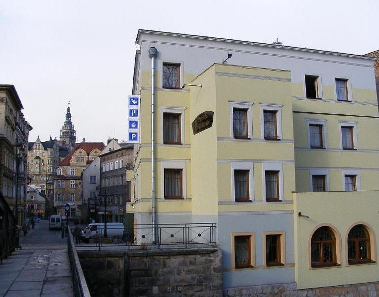 Bed and Breakfast Przy Zelaznym Moscie Клодзко Экстерьер фото